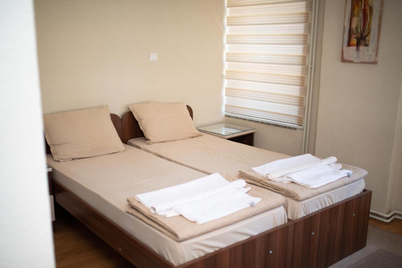 Stone Bridge Apartments Bitola Bagian luar foto