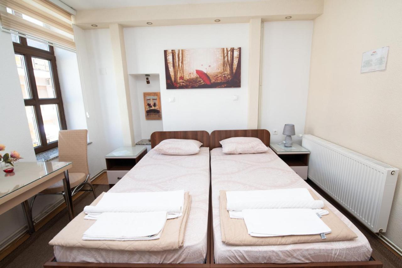 Stone Bridge Apartments Bitola Bagian luar foto
