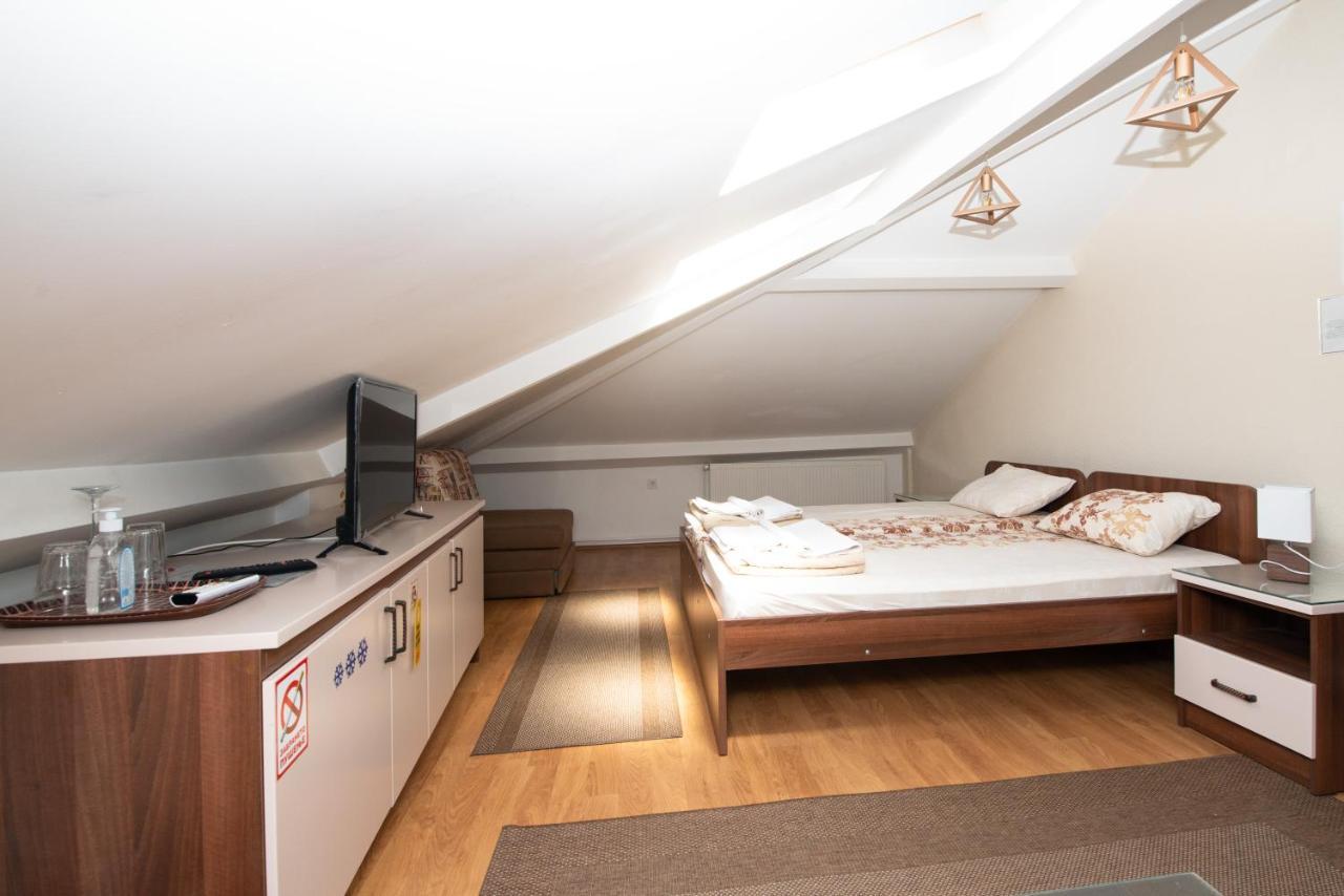 Stone Bridge Apartments Bitola Bagian luar foto