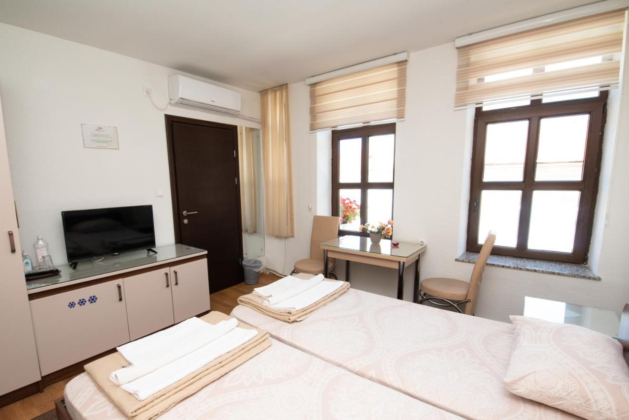 Stone Bridge Apartments Bitola Bagian luar foto
